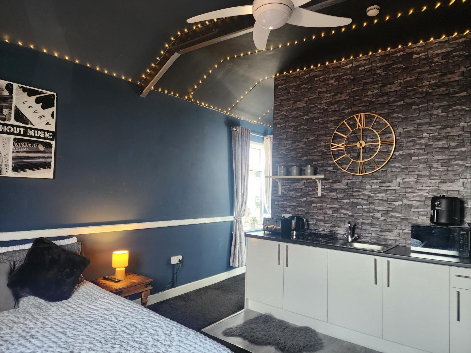 The New Accommodation Free Complementary Breakfast Tibshelf ภายนอก รูปภาพ